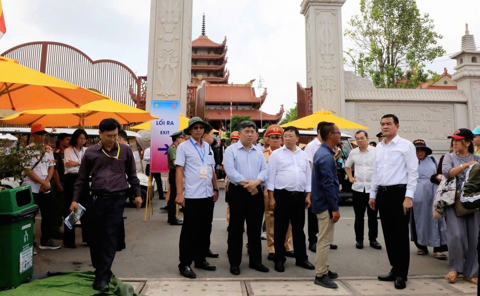 Quang cảnh kiem tra truc tiep an ninh dai le