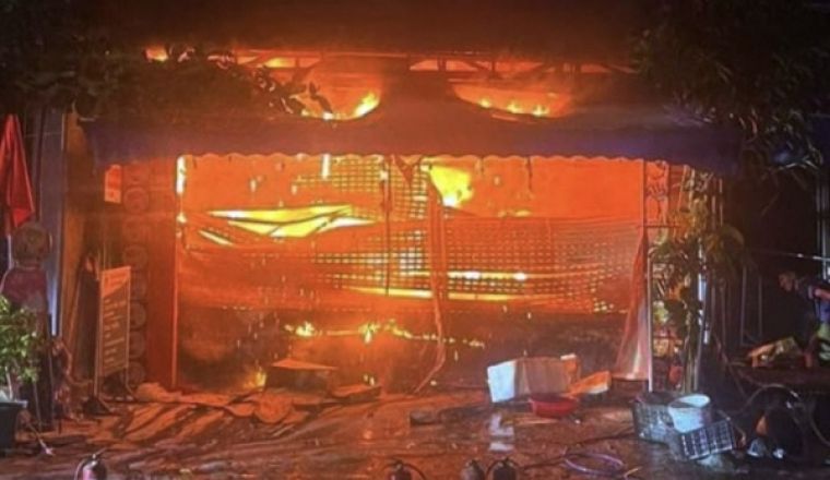 Cháy cửa hàng tạp hóa, hai mẹ con thương vong